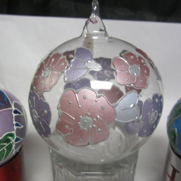 HAND PAINTED CLEAR BLOW GLASS ORNAMENTS W/FLORAL MOTIF EACH UNIQUE, SET OF 4 - Picture 4 of 12